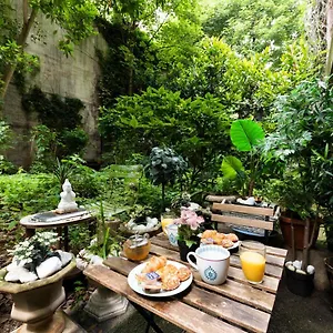https://un-coin-de-paradis-avec-jardin-montmartre.fr-paris.fr